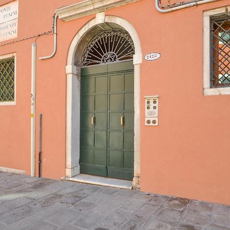 Stunning Apartment In Venezia With Kitchenette Екстериор снимка