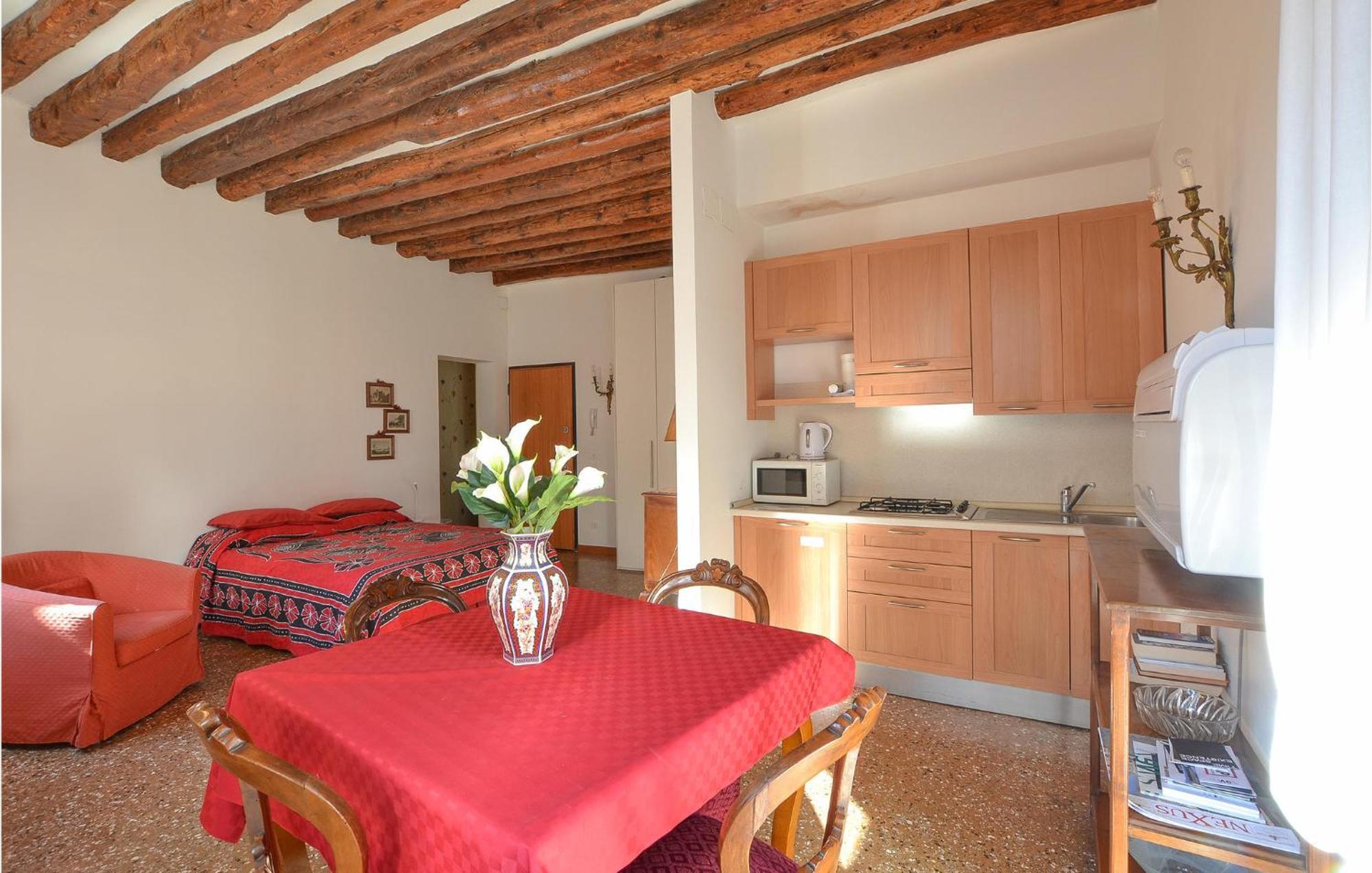 Stunning Apartment In Venezia With Kitchenette Екстериор снимка