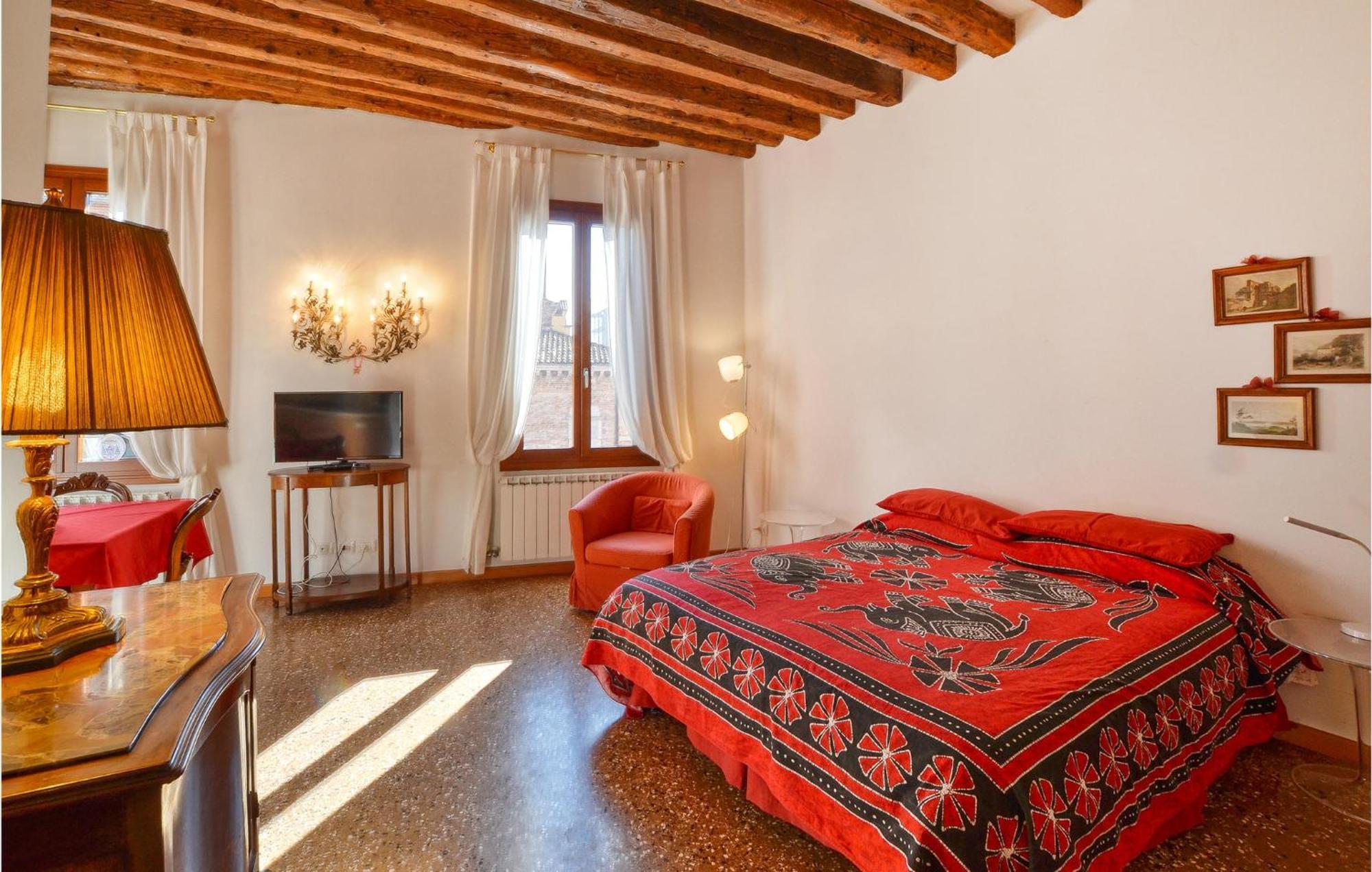 Stunning Apartment In Venezia With Kitchenette Екстериор снимка