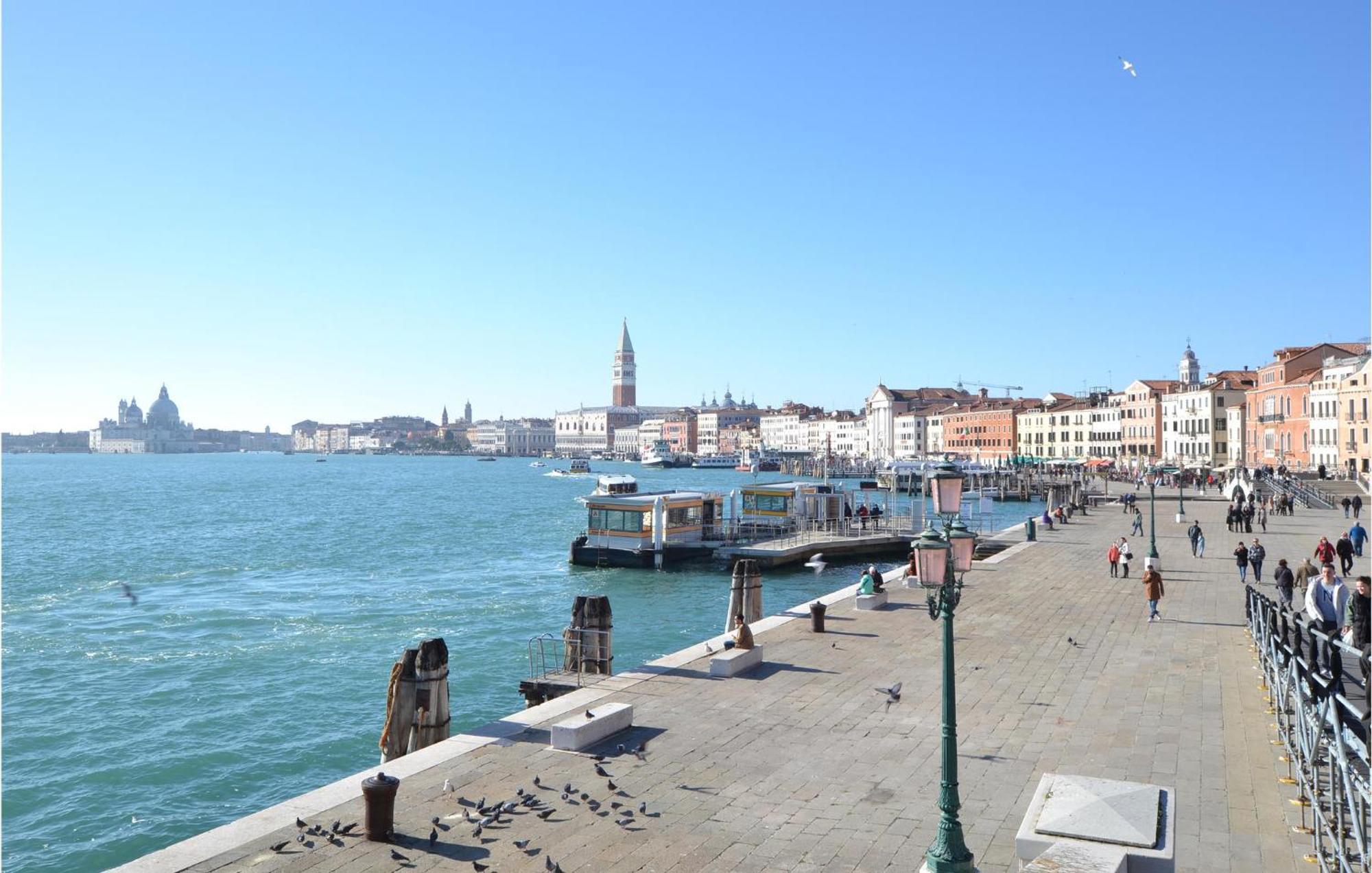 Stunning Apartment In Venezia With Kitchenette Екстериор снимка